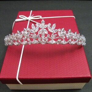 Beautiful Rhinestone Tiara NWT